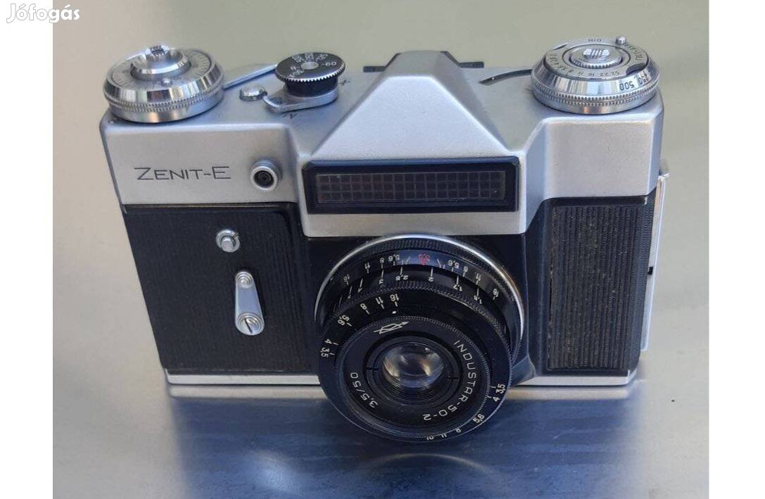 Zenit E régi fényképezőgép eredeti barna bőrtokkal eladó!