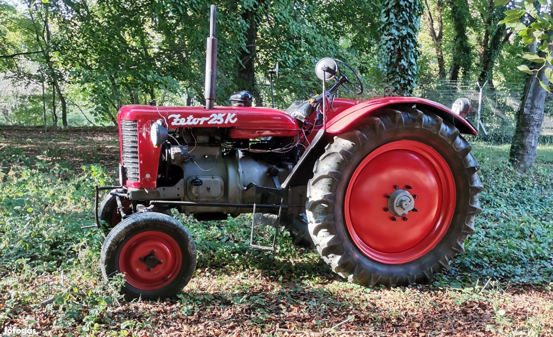 Zetor 25K Zetor K25 alkatrészt vennék. Esetleg komplett traktort