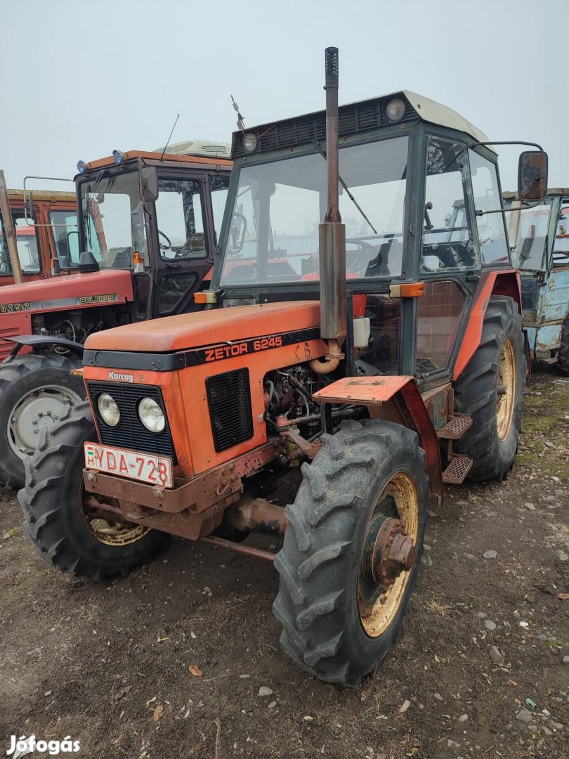 Zetor 62-45 traktor úr 