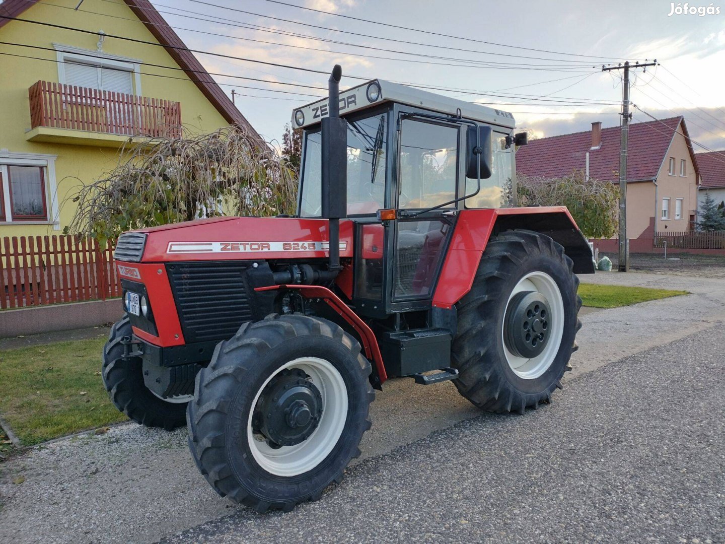 Zetor 82 45 , 100 le-s lassújármű