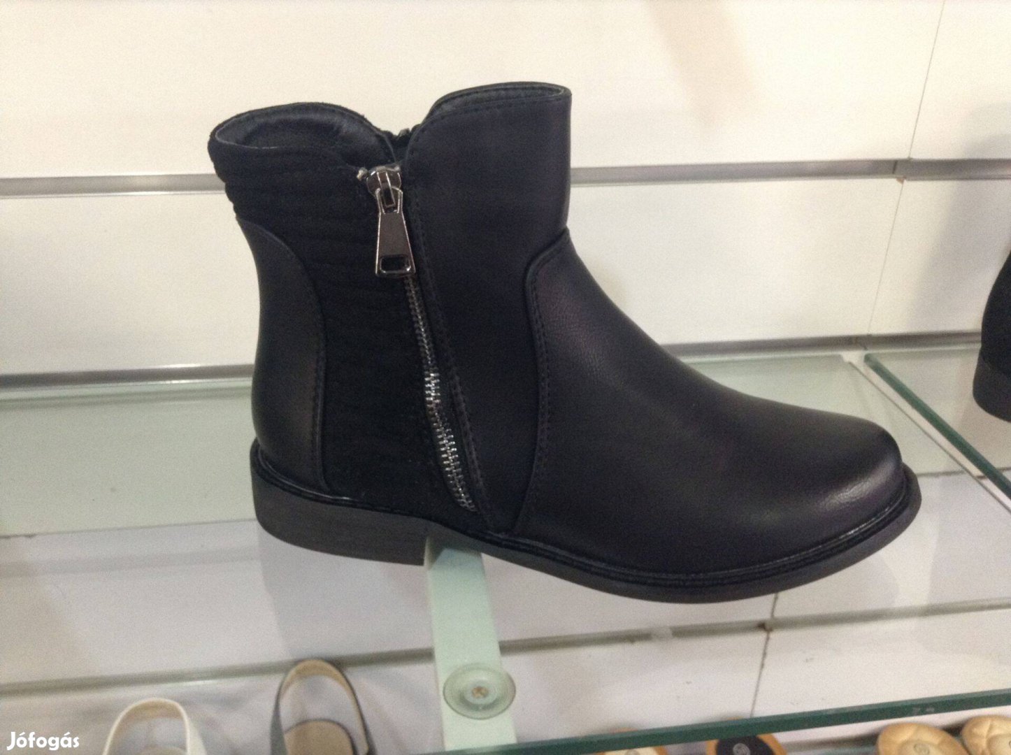 Zipzáras női boka csizma 3940