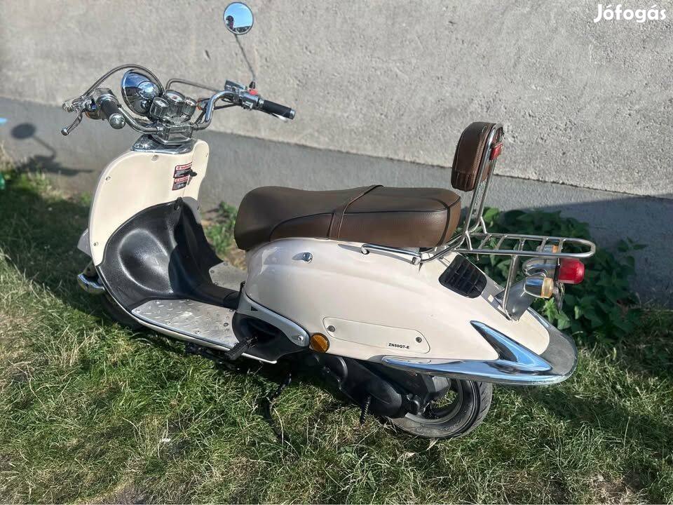 Znen 4 ütemű 50 köbcentis robogó motor