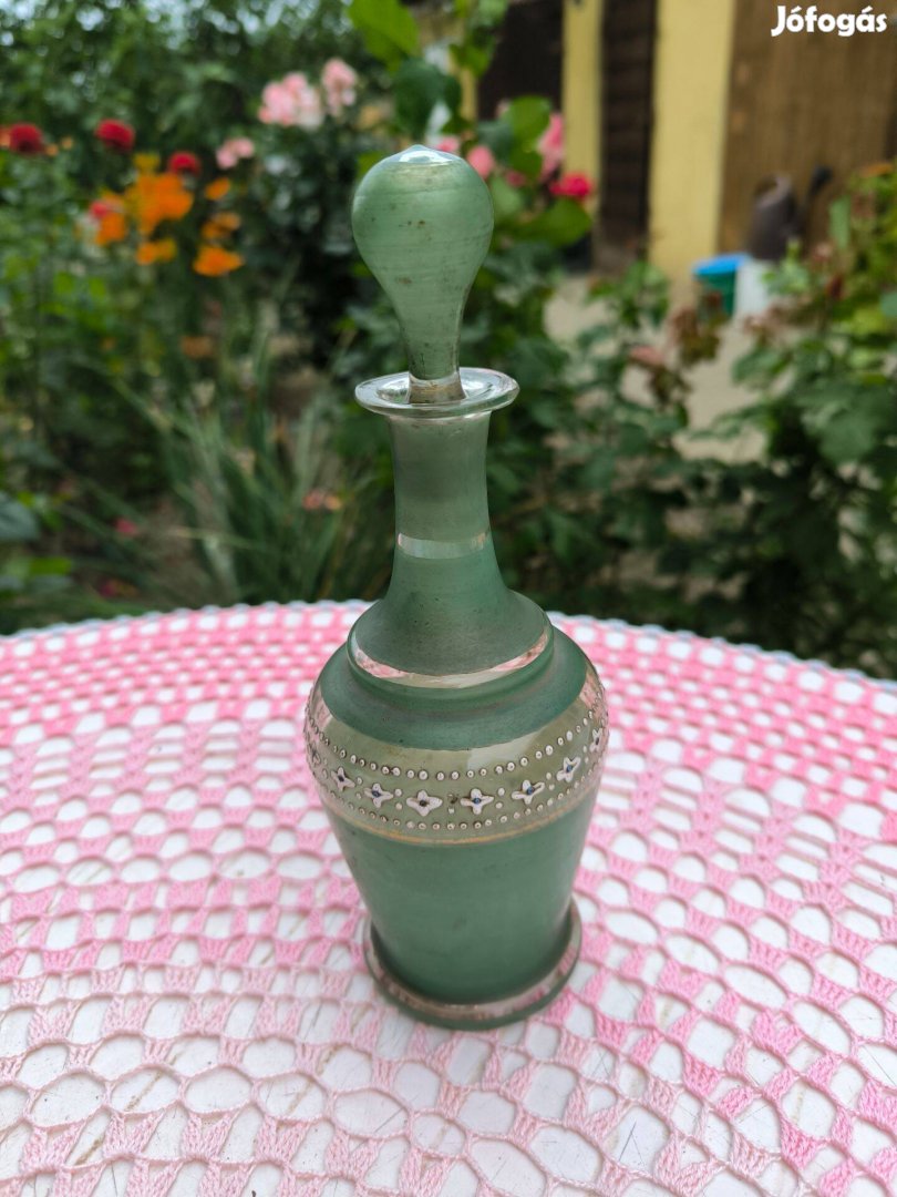 Zöld, festett díszüveg, palack eladó!