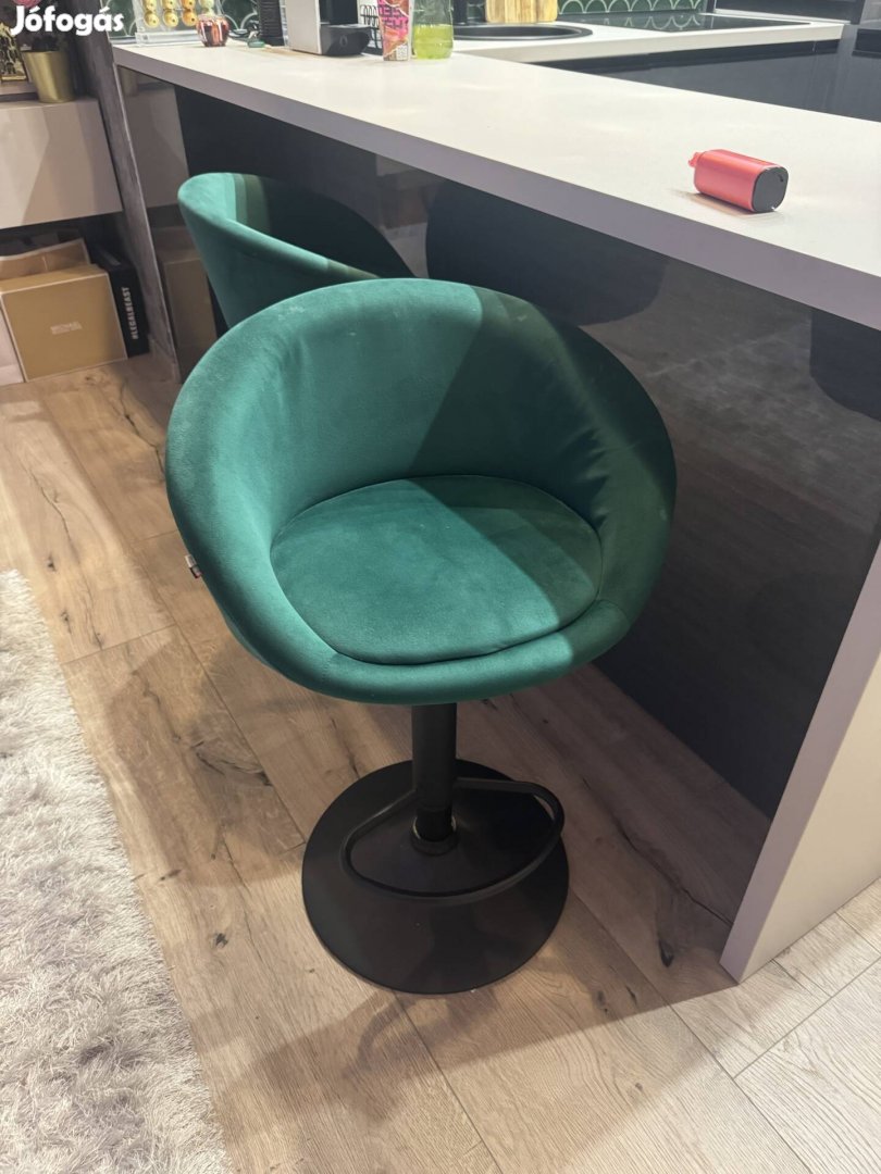 Zőld bársony bárszekek