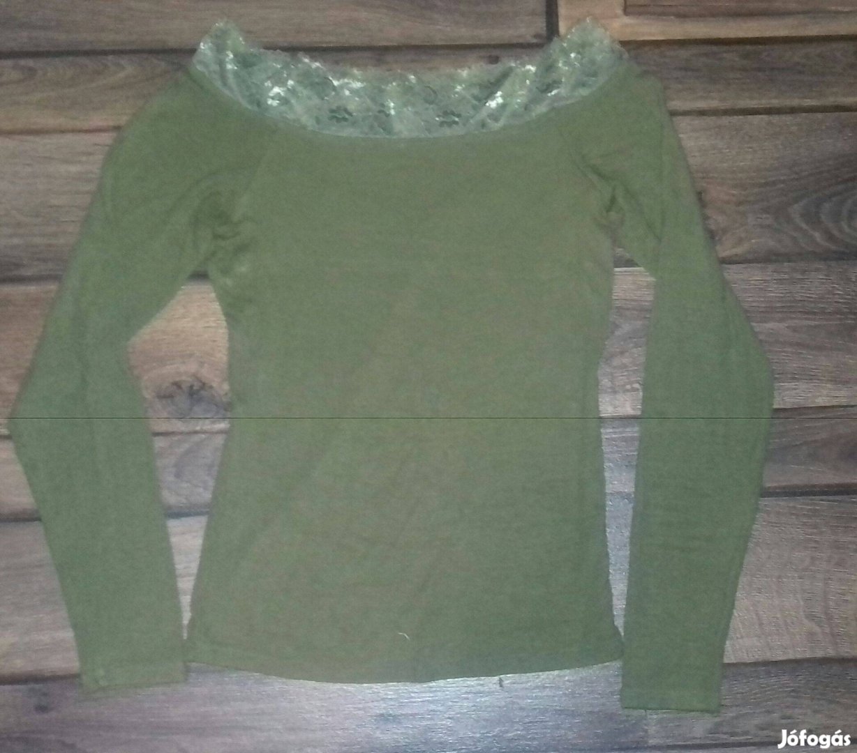 Zöld csónaknyakú csipkés bordázott felső