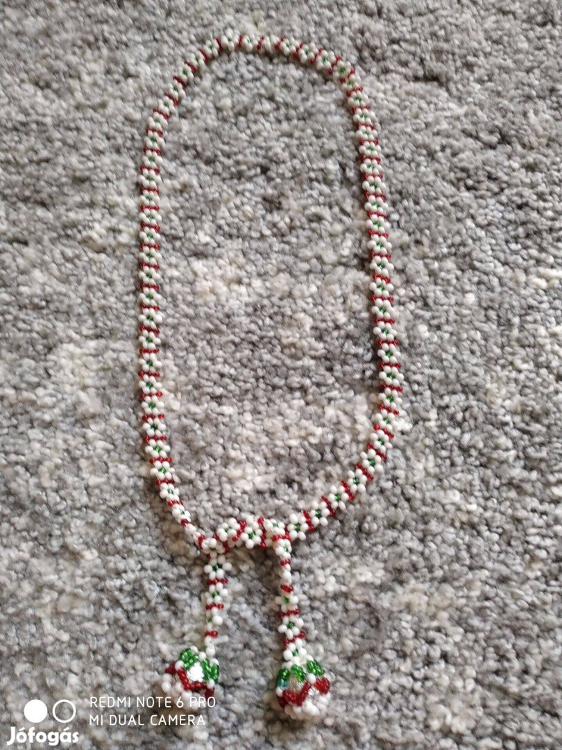 Zöld fehér piros gyöngy különleges nyaklánc