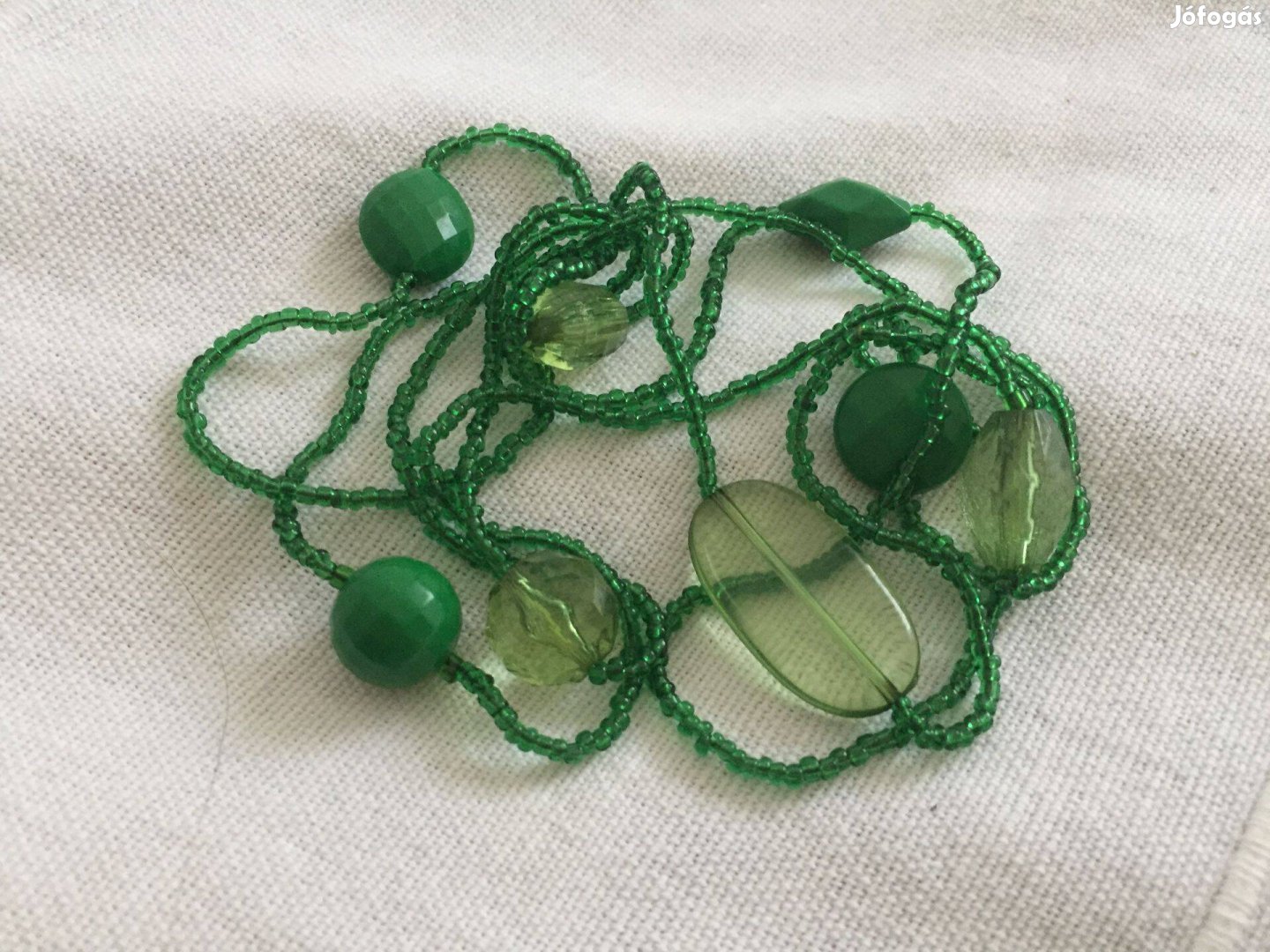 Zöld gyöngy nyaklánc hibátlan állapotban