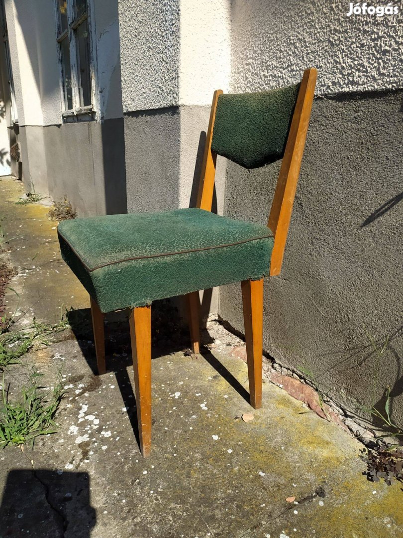 Zöld háttámlás szék