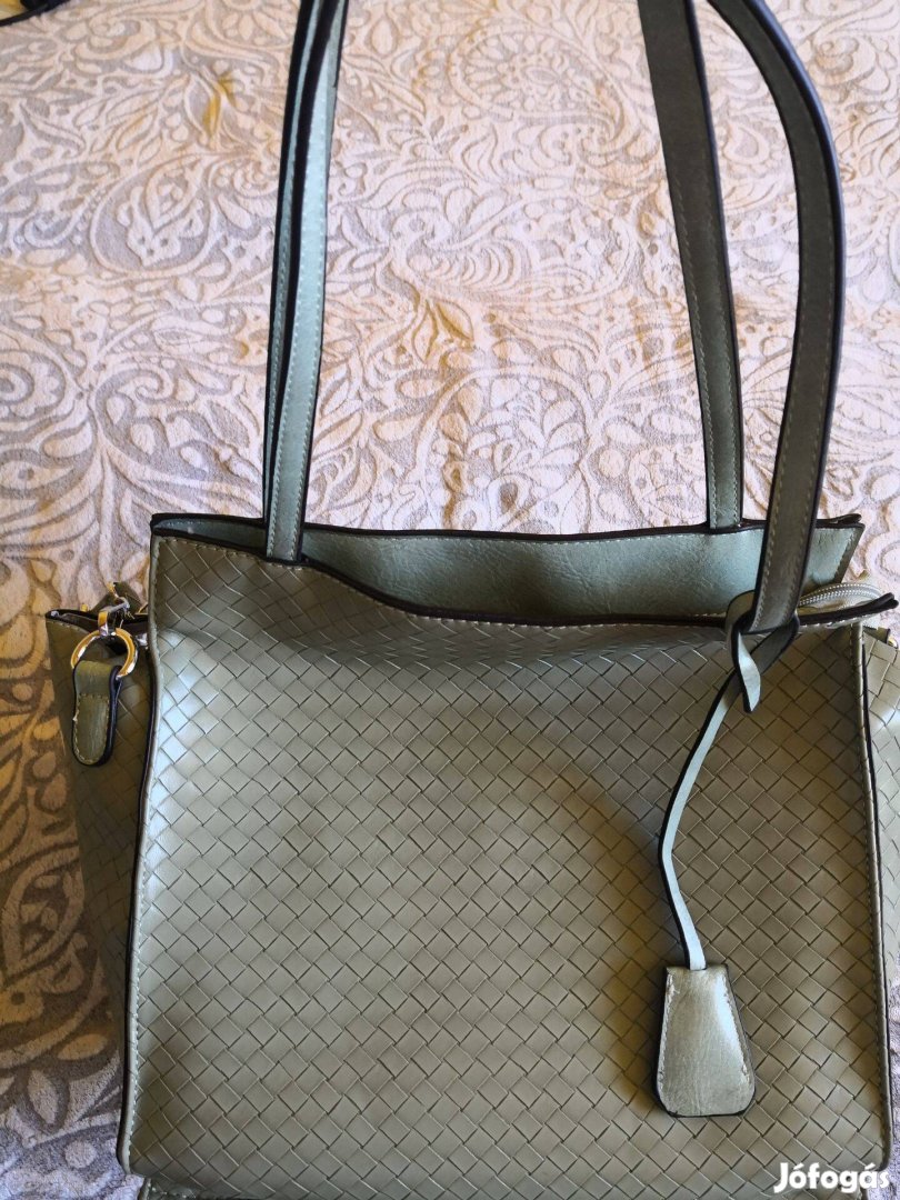 Zöld kosárfonott mintás női táska