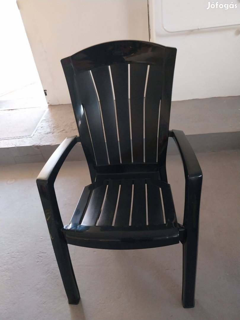 Zöld magastámlás kerti szék eladó