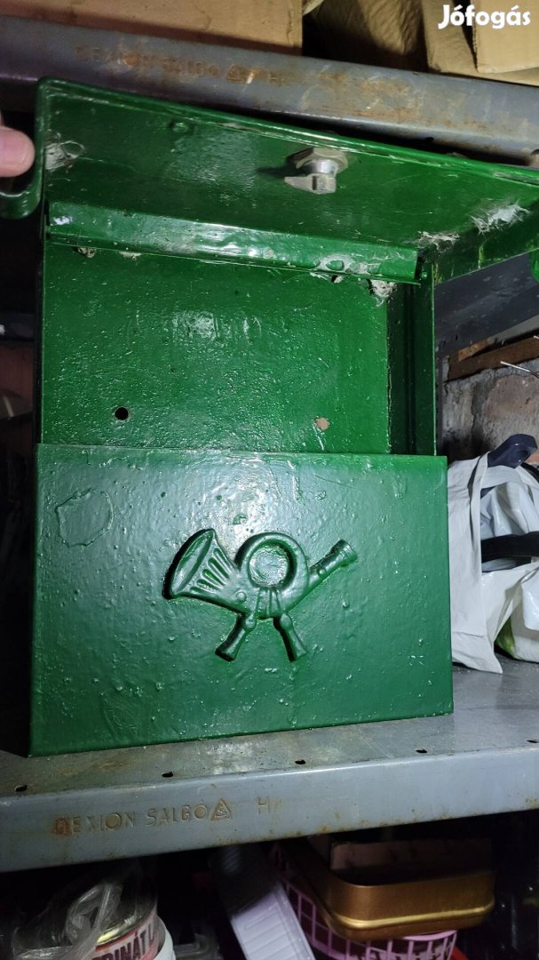 Zöld postaláda, akasztható