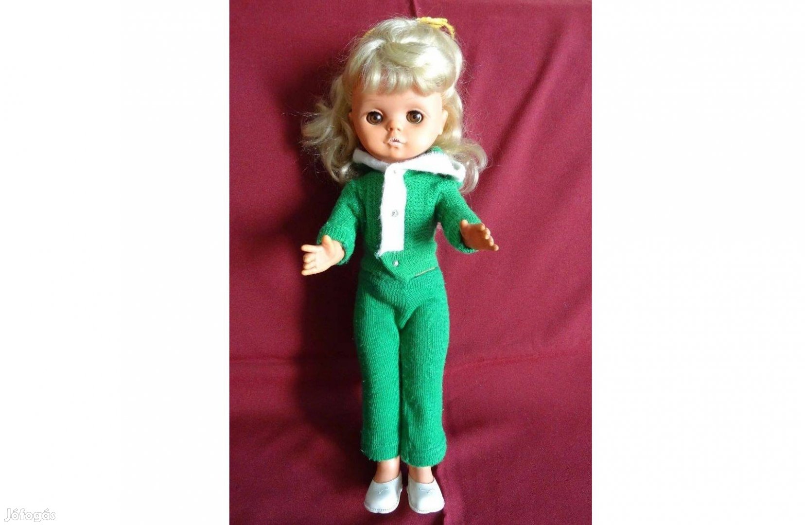 Zöld ruhás baba - 40 cm magas