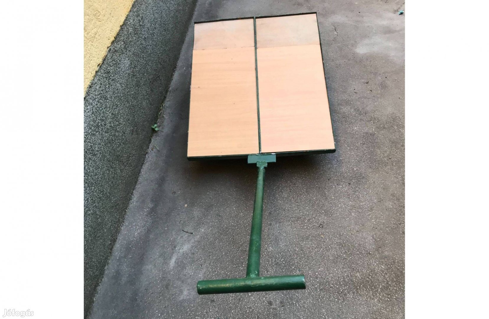 Zöld színű kiskocsi