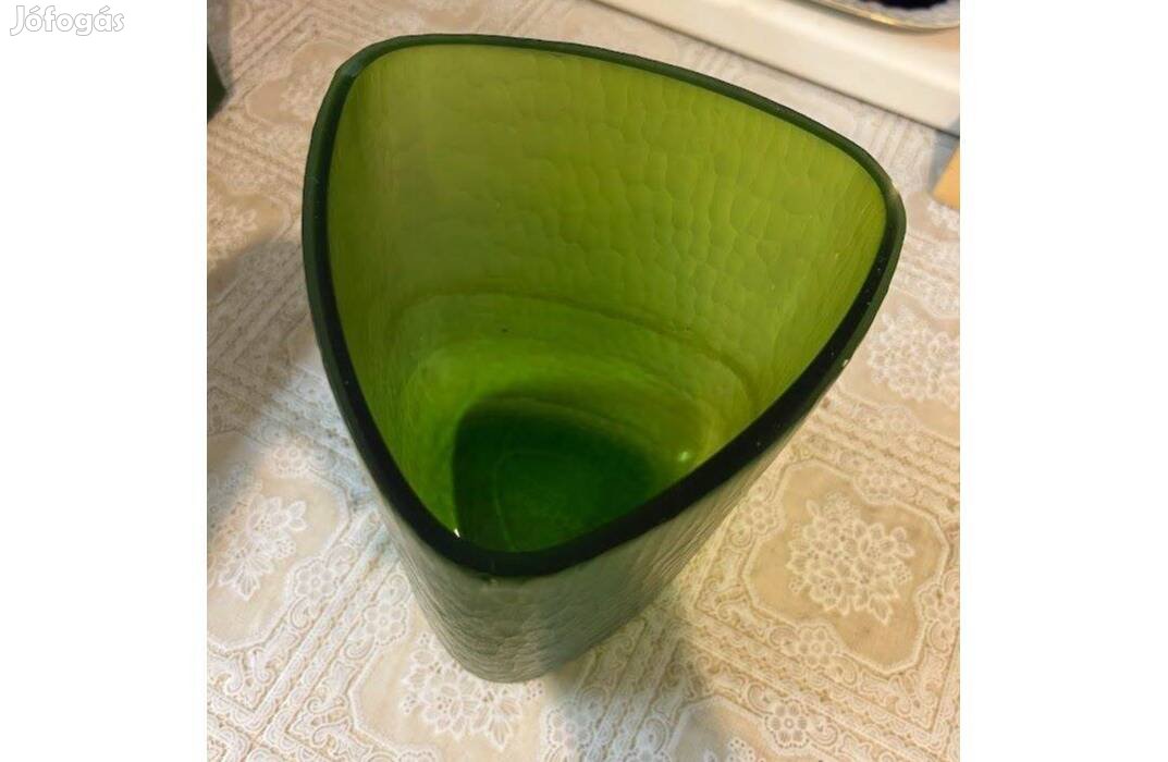 Zöld váza 22 x 16 cm