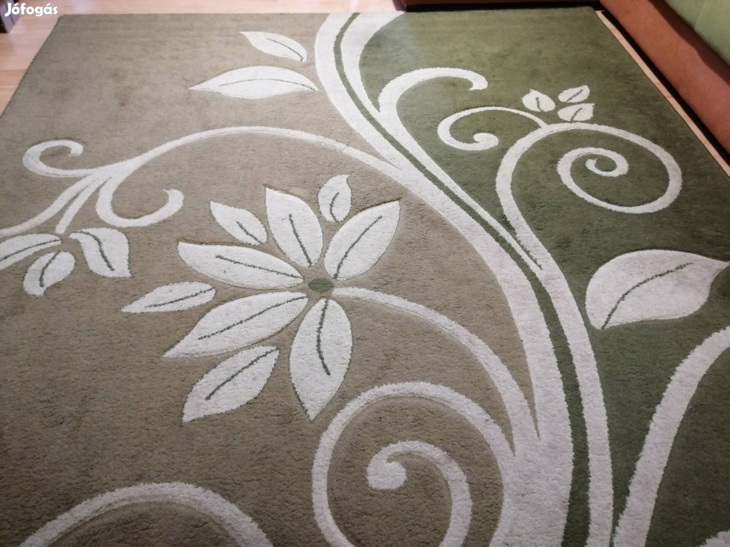Zöld virágmintás szőnyeg 200x300