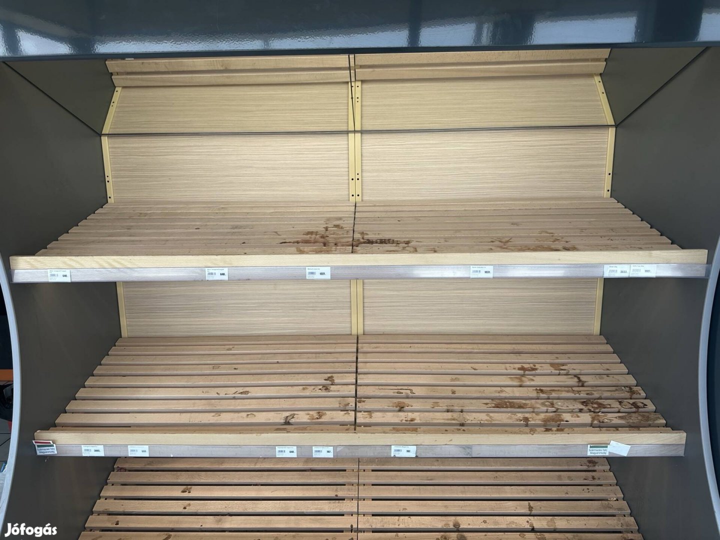 Zöldséges pult polc