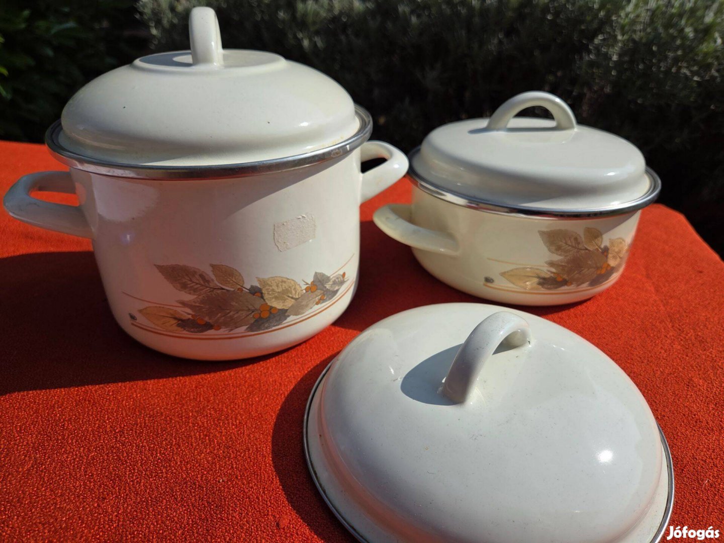 Zománcozott 2 db edény fedővel eladó