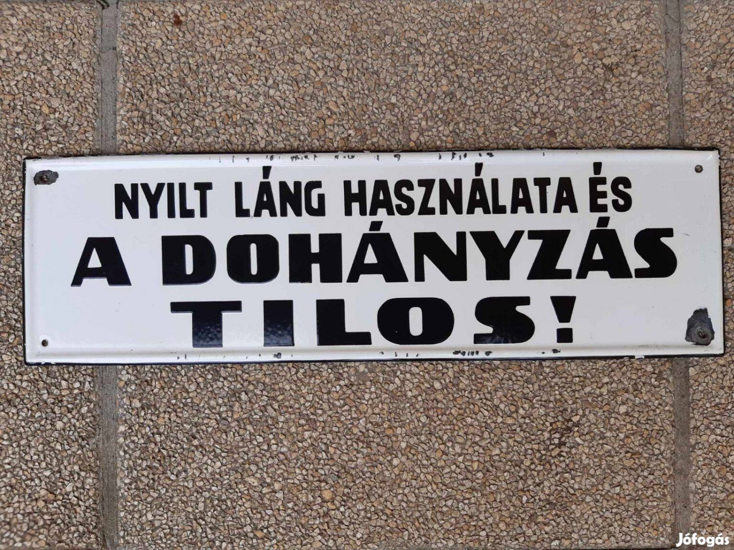 Zománcozott "Tilos a dohányzás tábla"