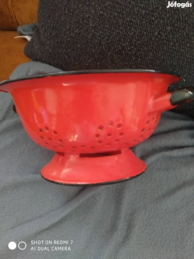 Zománcozott tésztaszűrő piros konyhai eszköz 
