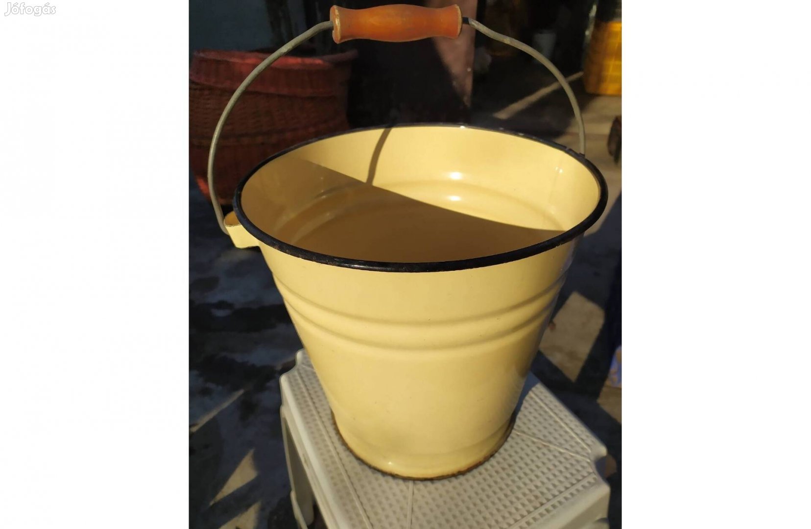 Zománcozott vödrök