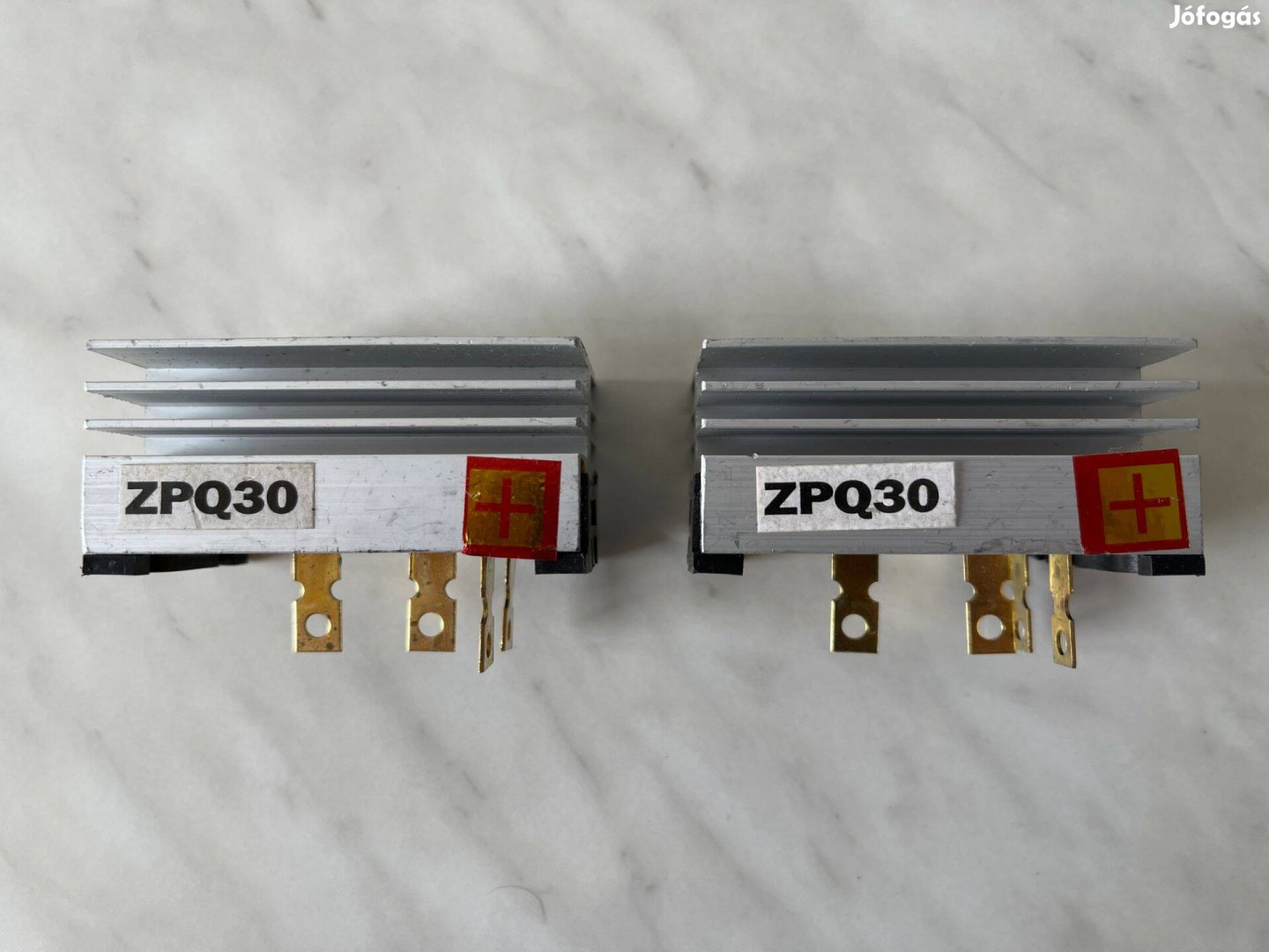 Zpq 30A egyenirányító