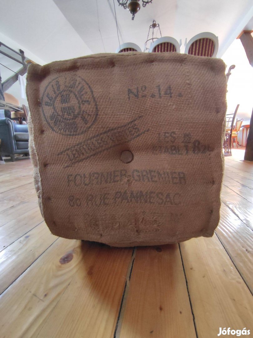 Zsák anyagból készült ülőke