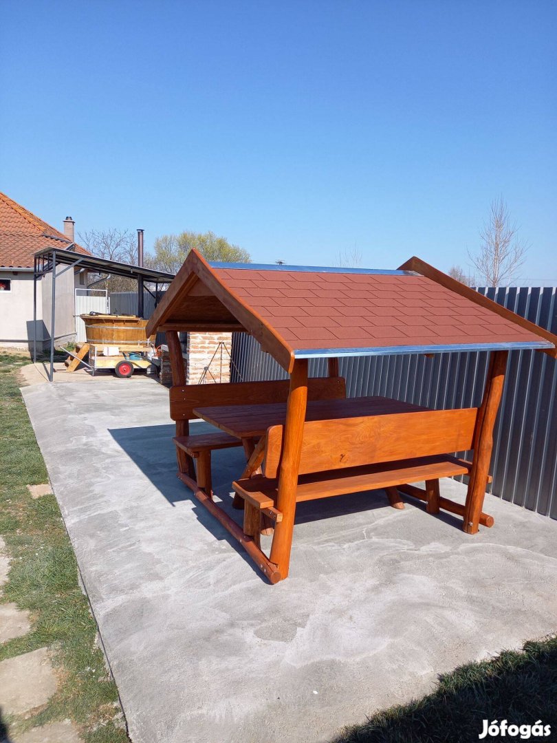 Zsindelytetős kerti kiülő