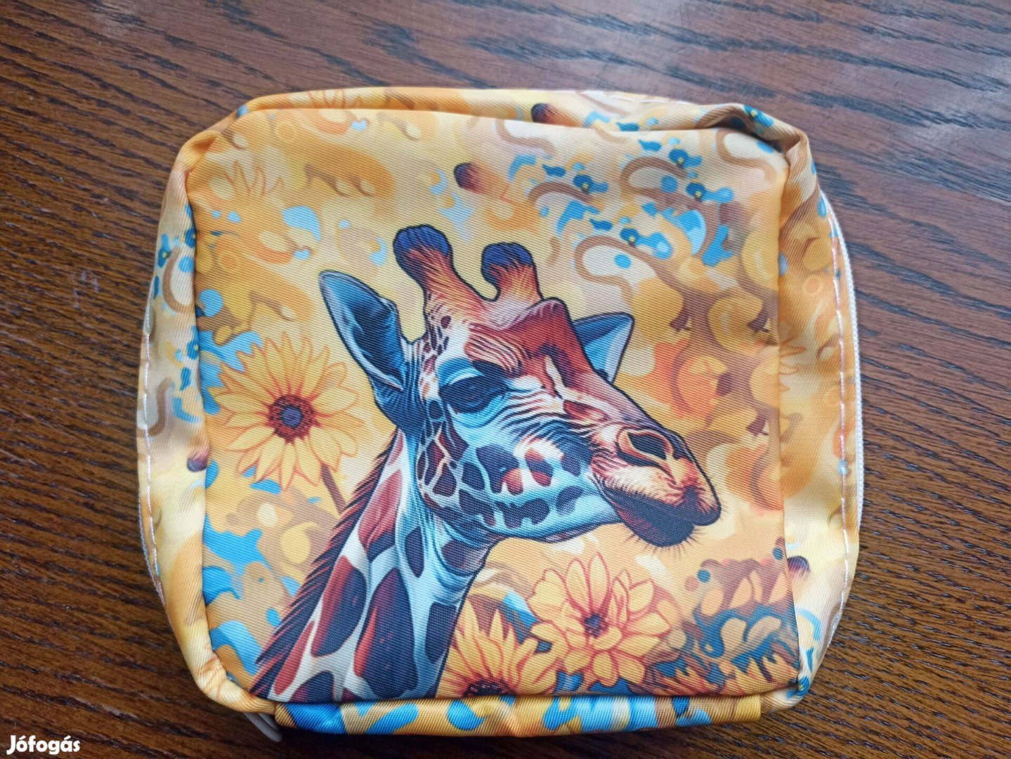 Zsiráfos vagy trópusi mintás neszeszertok