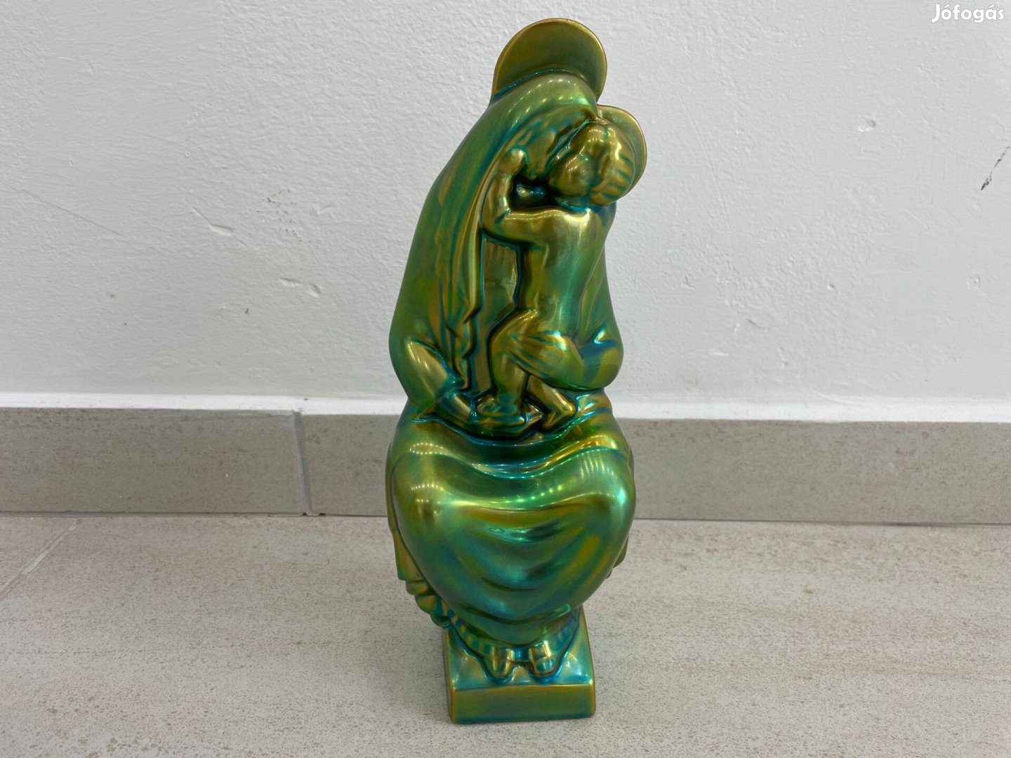 Zsolnay Madonna Mária gyermekével porcelán eozin figura egyházi téma