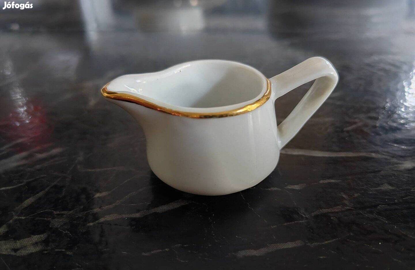 Zsolnay Miniatűr régi porcelán tejszínes kiöntő