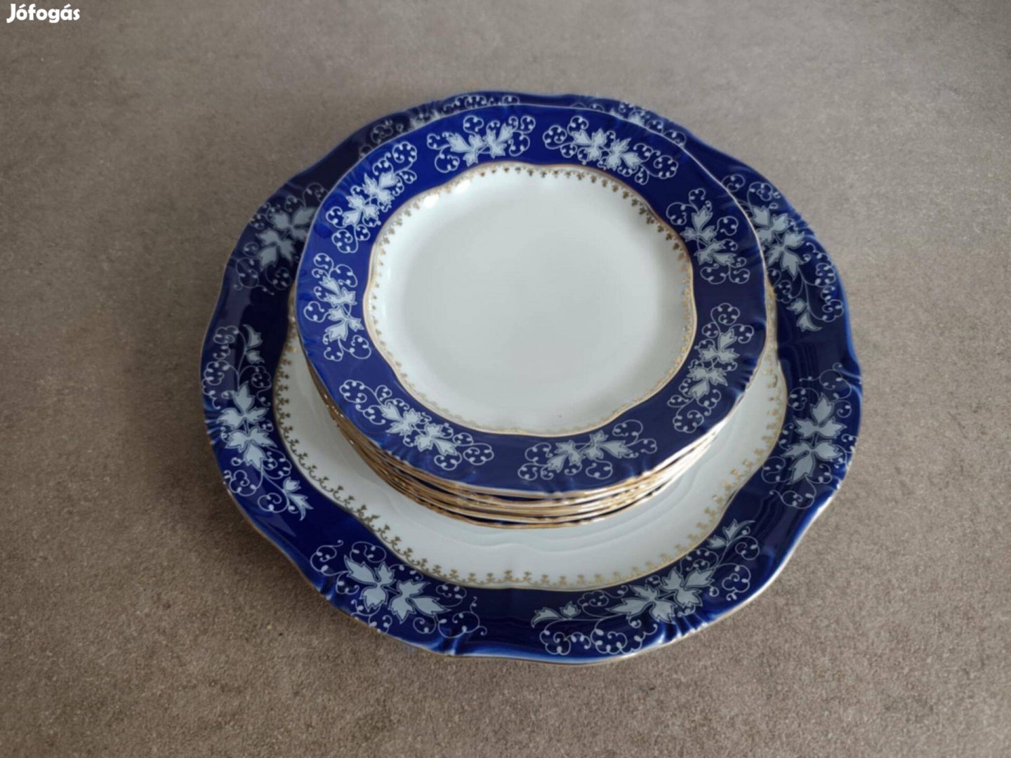 Zsolnay Pompadour II süteményes készlet eladó. 61 darabos,