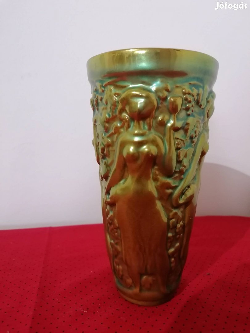 Zsolnay, szüretelő jelenetes pohár 