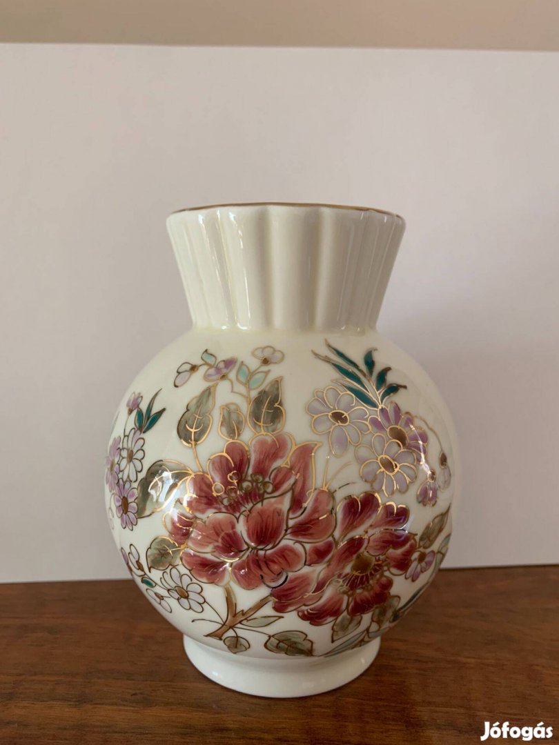 Zsolnay bordó virágos galléros gömb váza.Zsolnay bordó