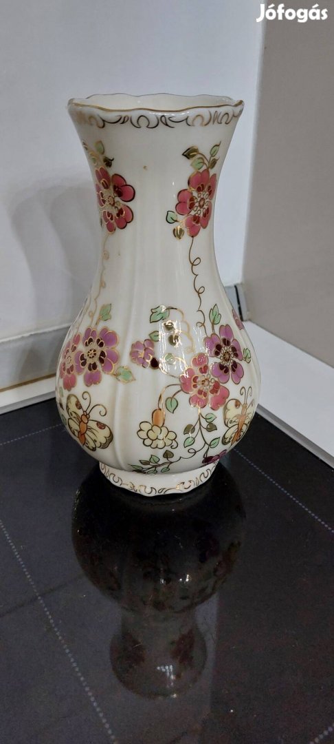 Zsolnay dússan festett pillangós váza