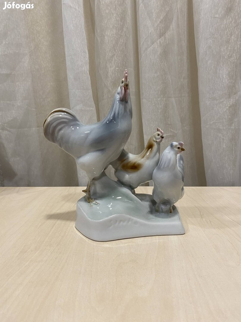Zsolnay figurális porcelán - Kakas tyúkokkal