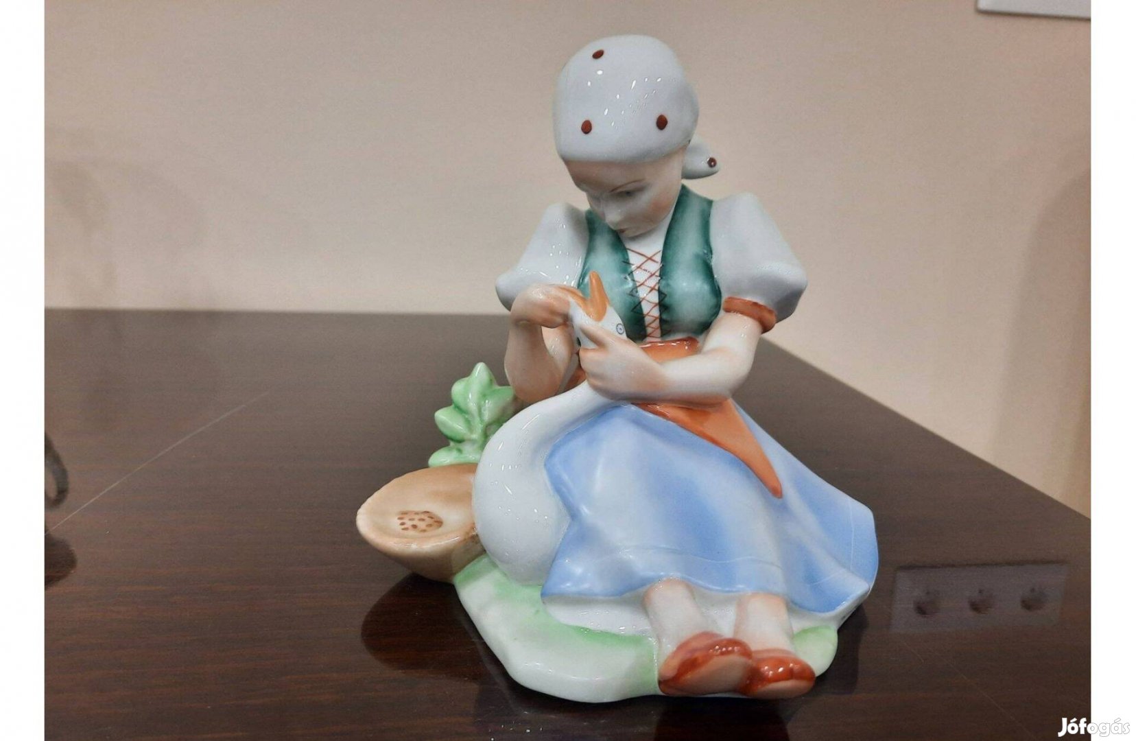 Zsolnay libát tömő, libatömő, libás lány porcelán figura eladó!