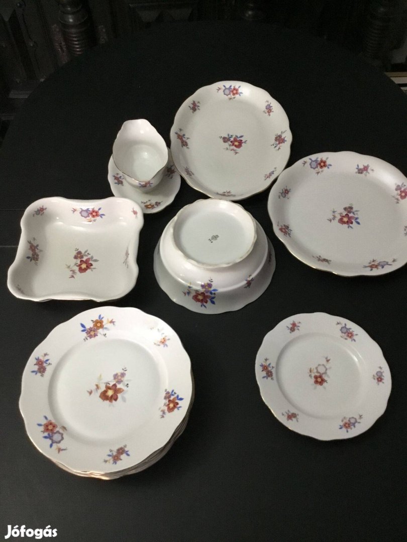 Zsolnay nagy virágos,arany szegélyű,13db -os, hiányos