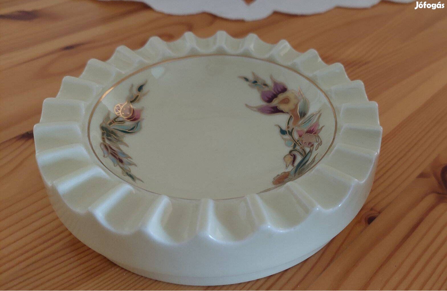 Zsolnay porcelán, hamutartó, 15 cm átmérőjű