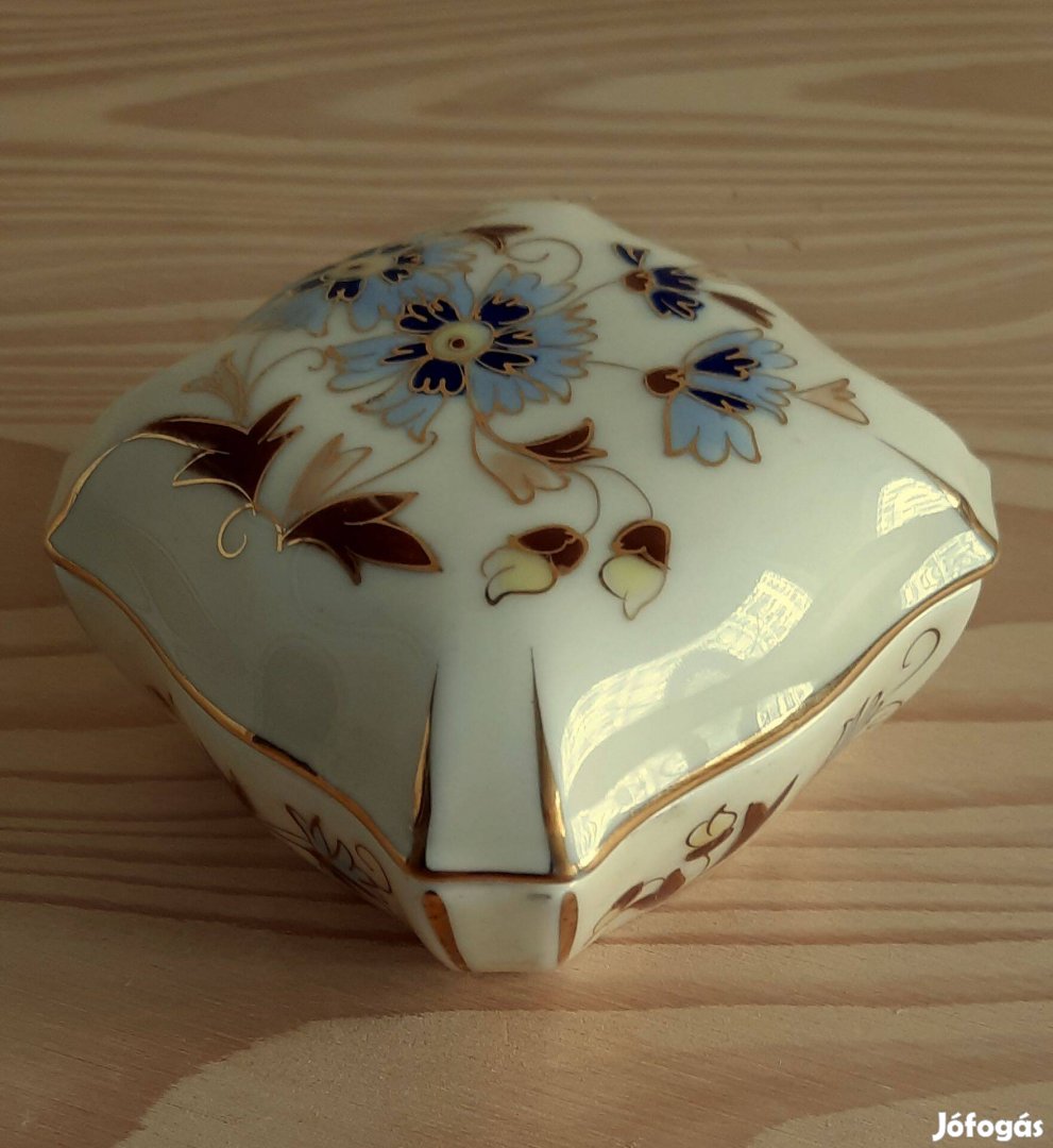 Zsolnay porcelán bonbonier búzavirágos ajándékba is kiváló