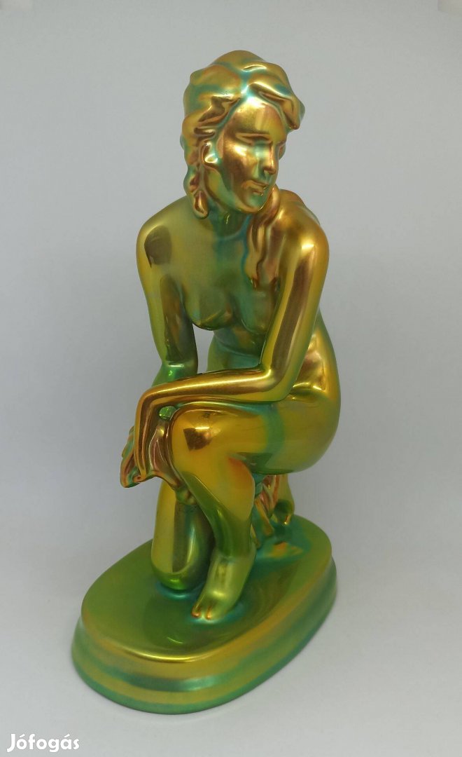 Zsolnay porcelán eozi térdelő akt!