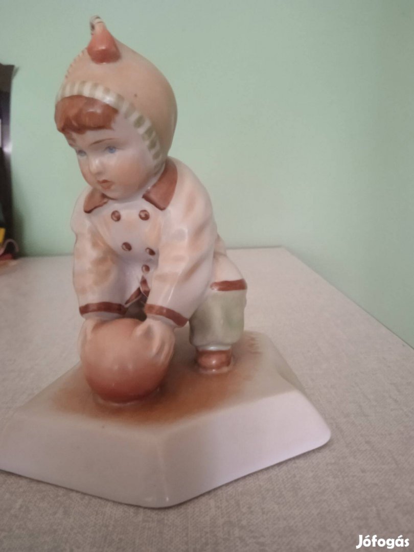Zsolnay porcelán figura gyermek Sinkó 60as évekből