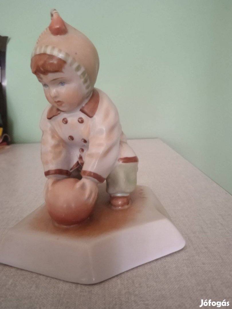 Zsolnay porcelán figura labdás gyerek