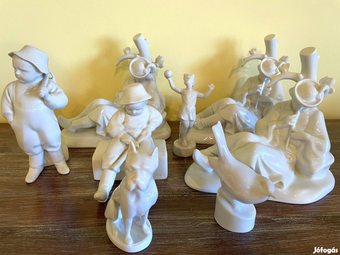 Zsolnay porcelán figurák