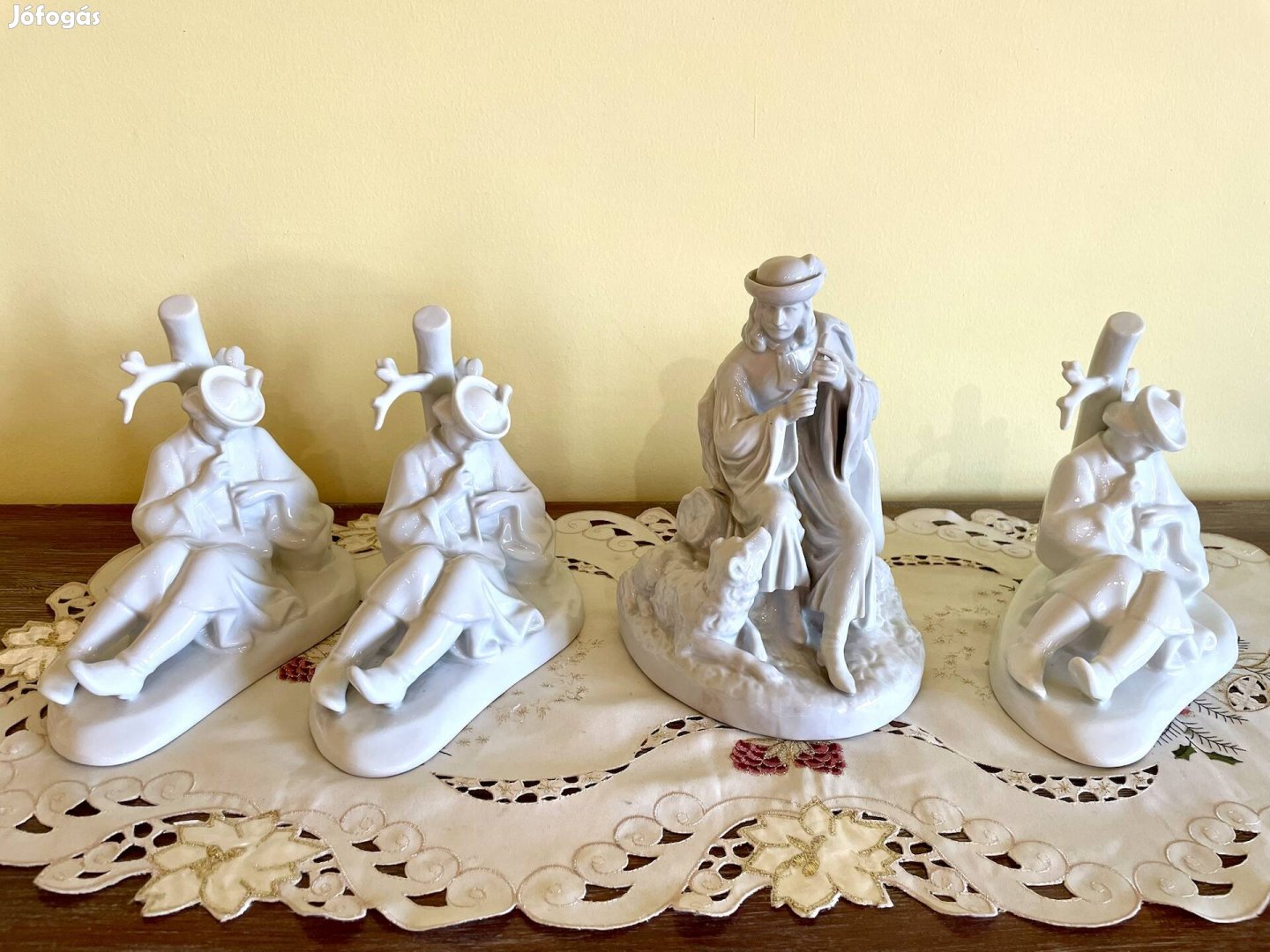 Zsolnay porcelán juhász szobrok