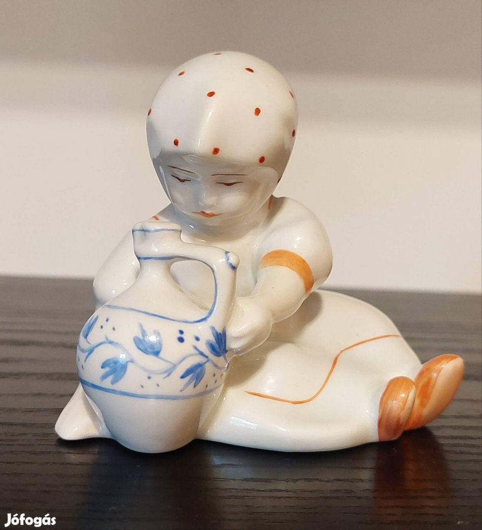 Zsolnay porcelán kislány korsóval 