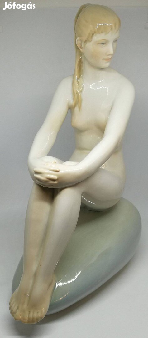 Zsolnay porcelán kövön ülő nő "Ritka"!