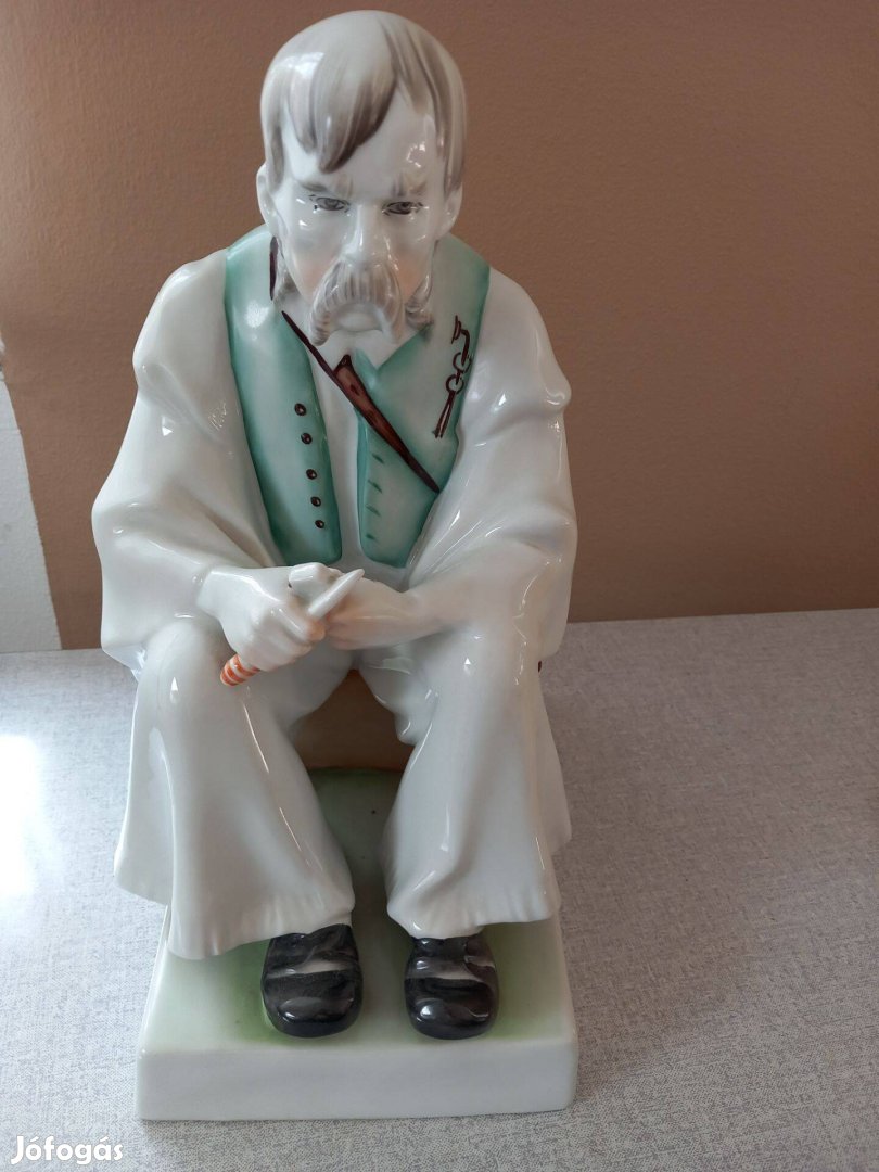 Zsolnay porcelán nagy nipp figura szalonnázó székely 35cm