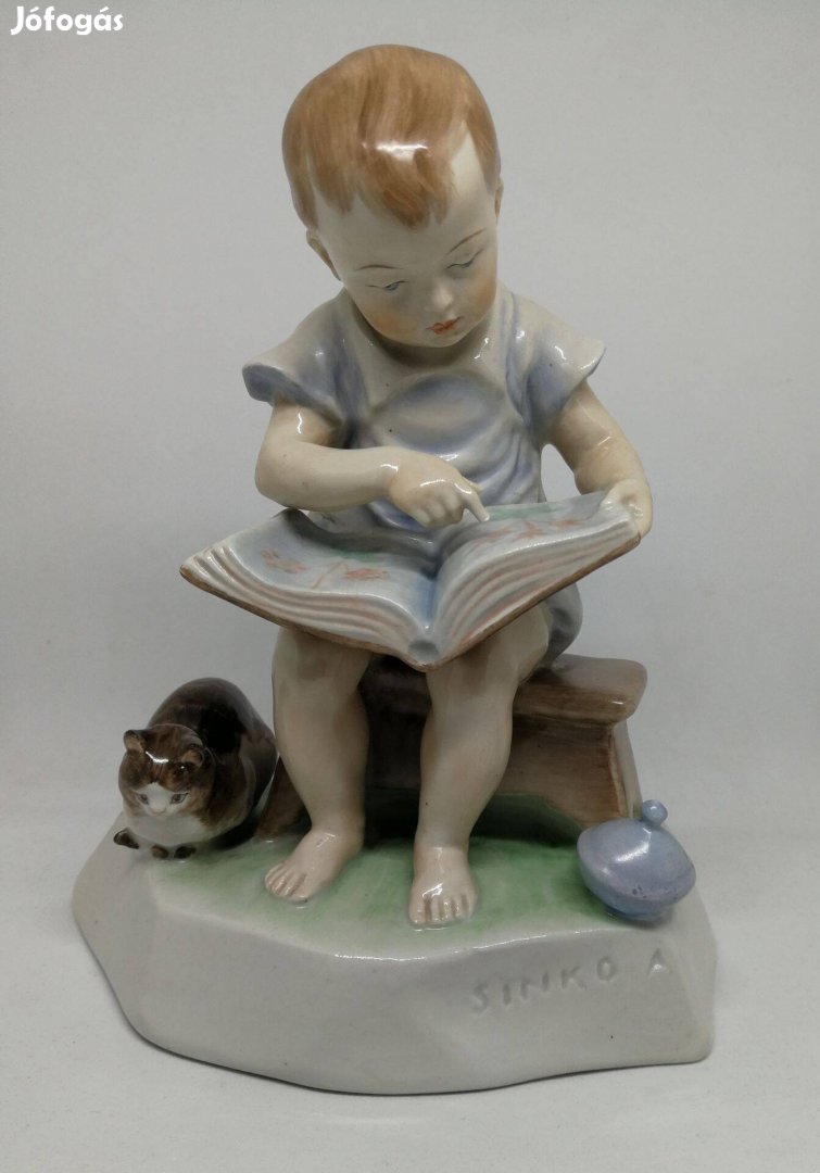 Zsolnay porcelán olvasó kislány macskával!