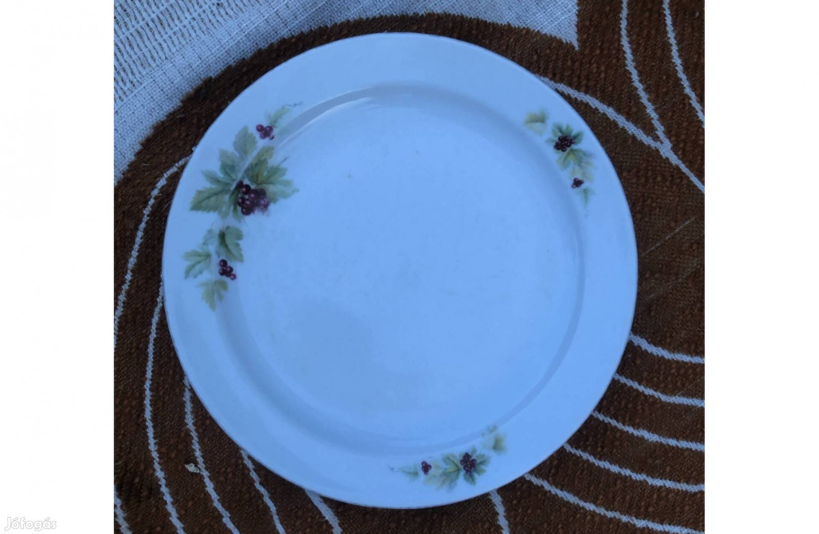 Zsolnay porcelán tányér ribizli mintás pótlásra 3500 Ft :Lenti