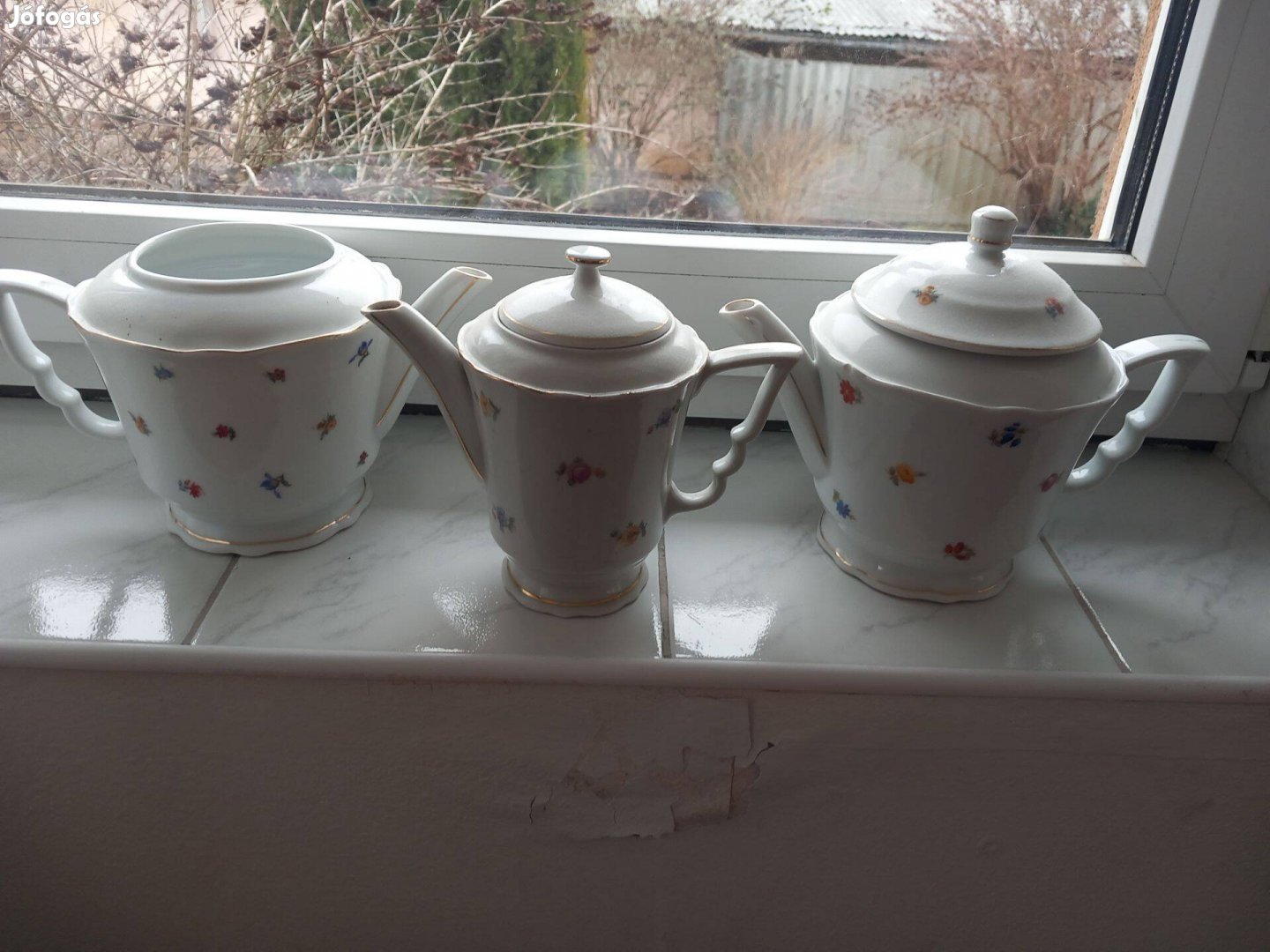 Zsolnay porcelán teás és kávés kiöntők apróbb hibával